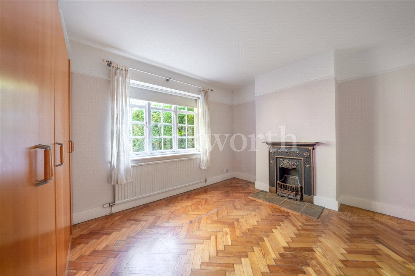 Flat Ossulton Way in Greater London