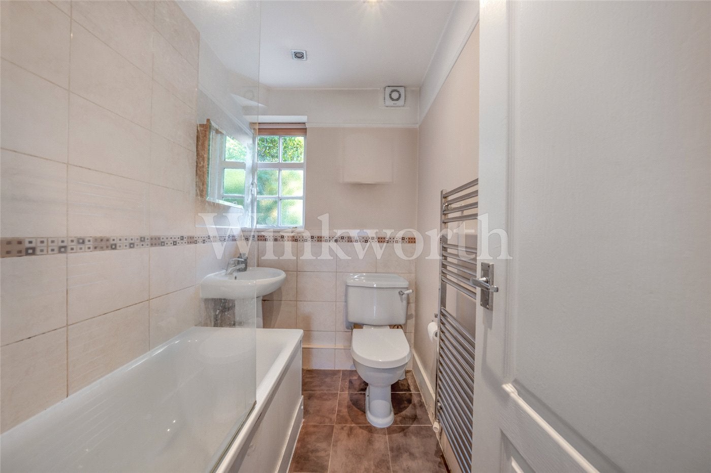 Flat Ossulton Way in Greater London