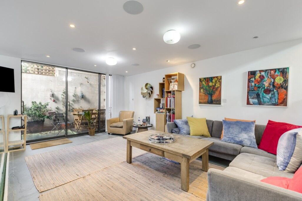 House Trinity Walk in Greater London