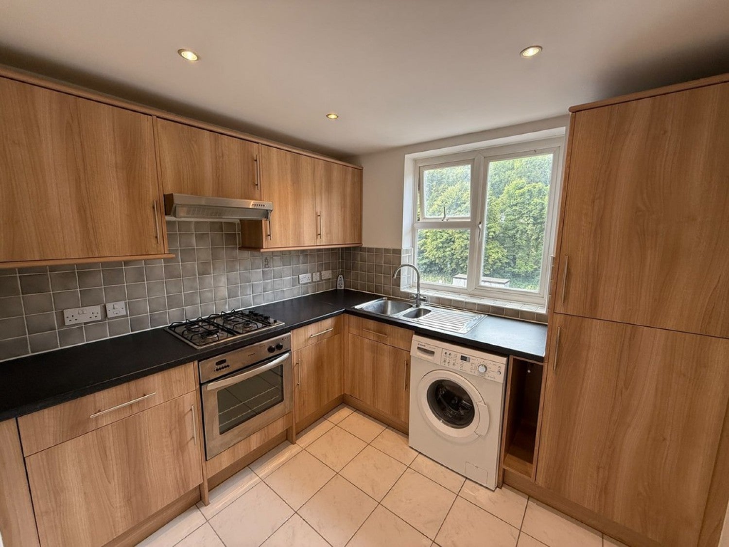 Flat Stafford Road in Caterham