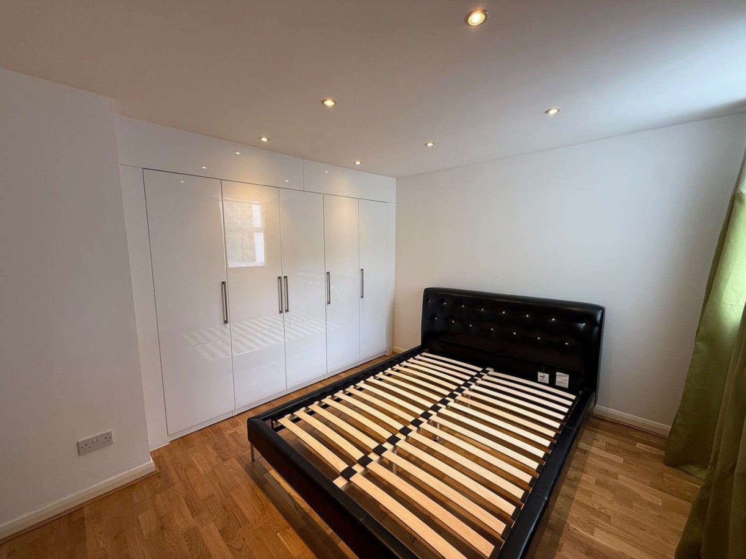 Flat Stafford Road in Caterham