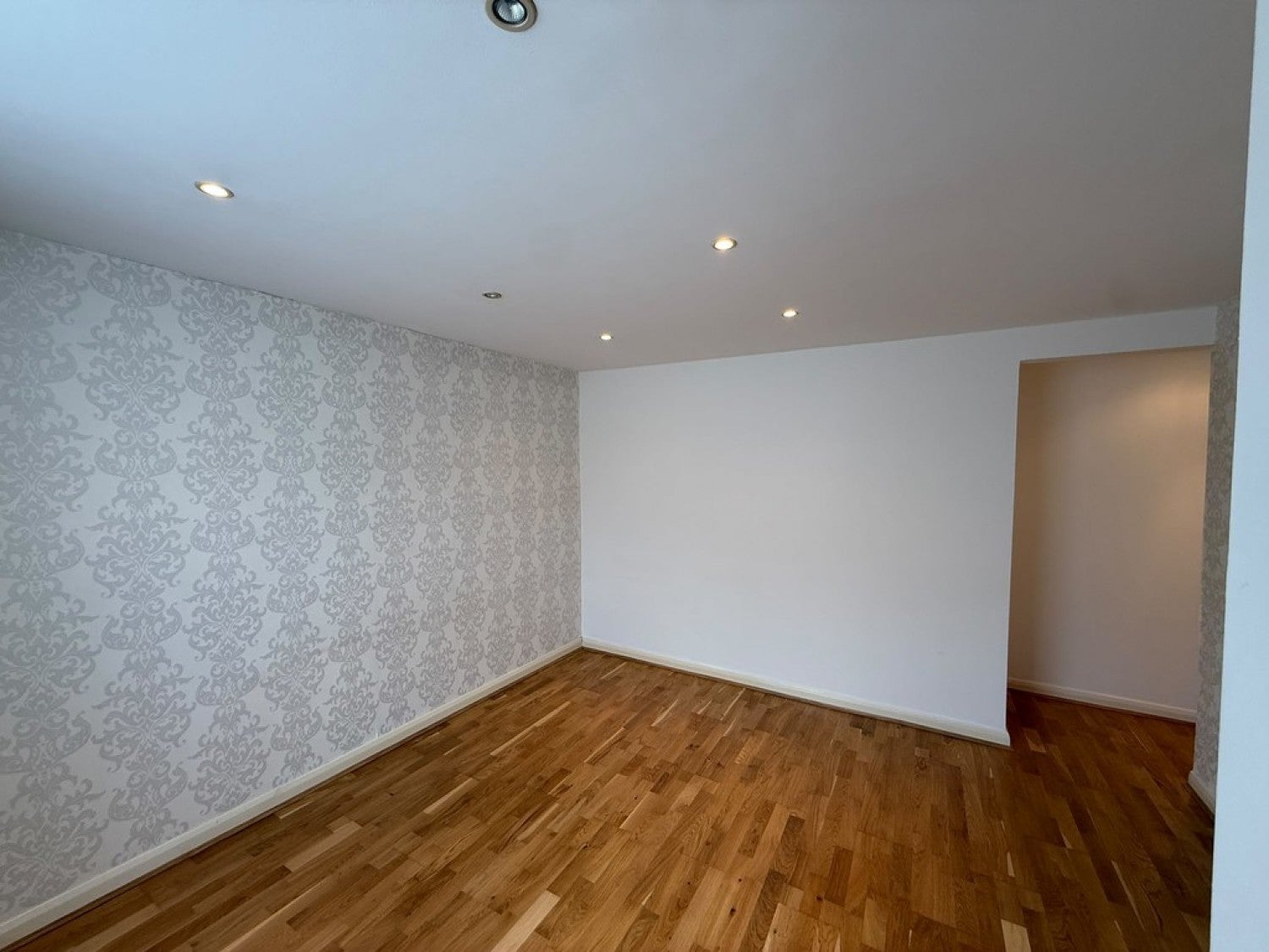 Flat Stafford Road in Caterham