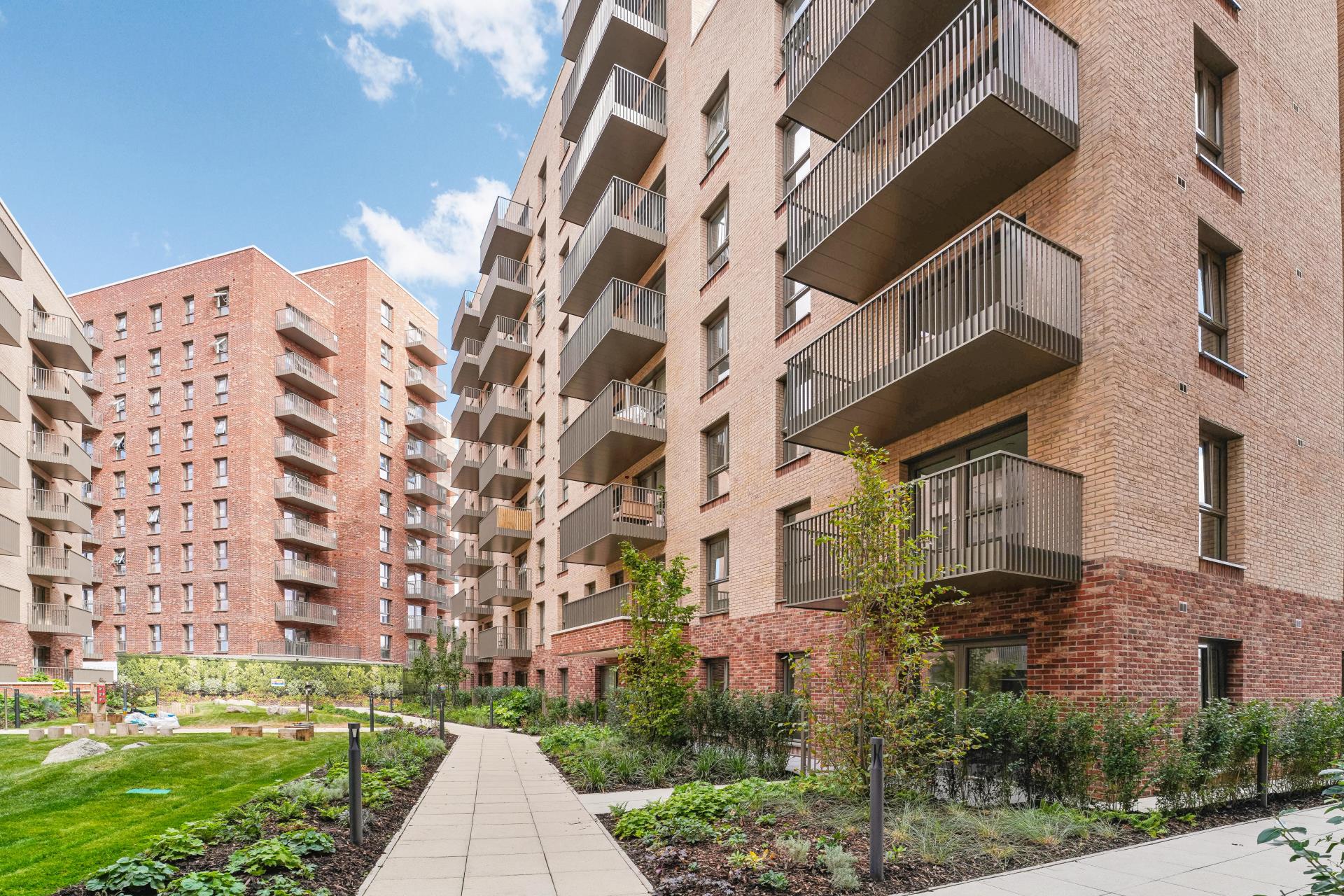 Flat Marsh Drive in Greater London