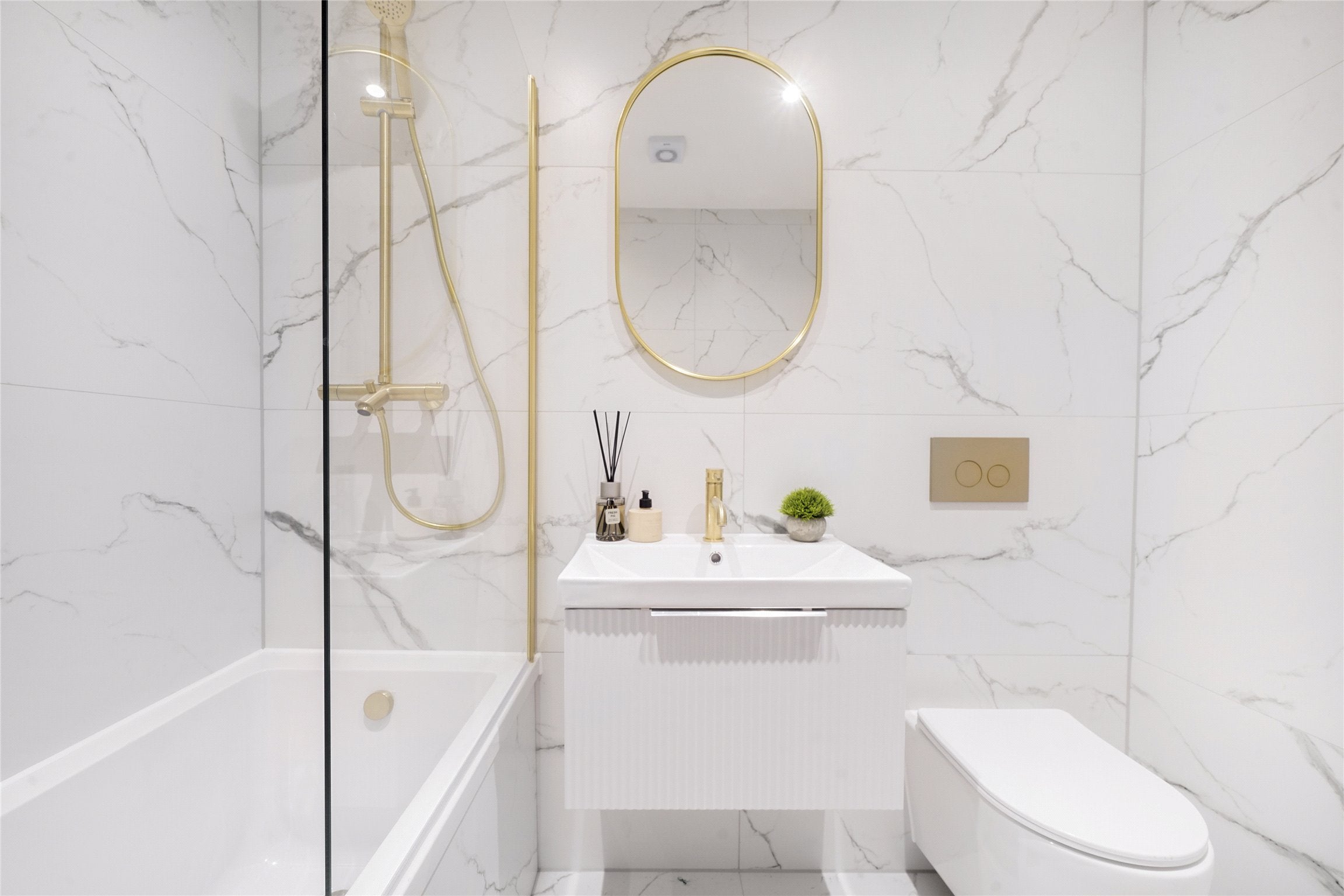Flat Gracefield Gardens in Greater London