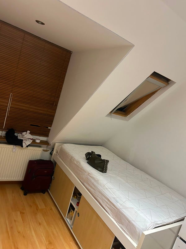 Room Lordship Lane in Greater London