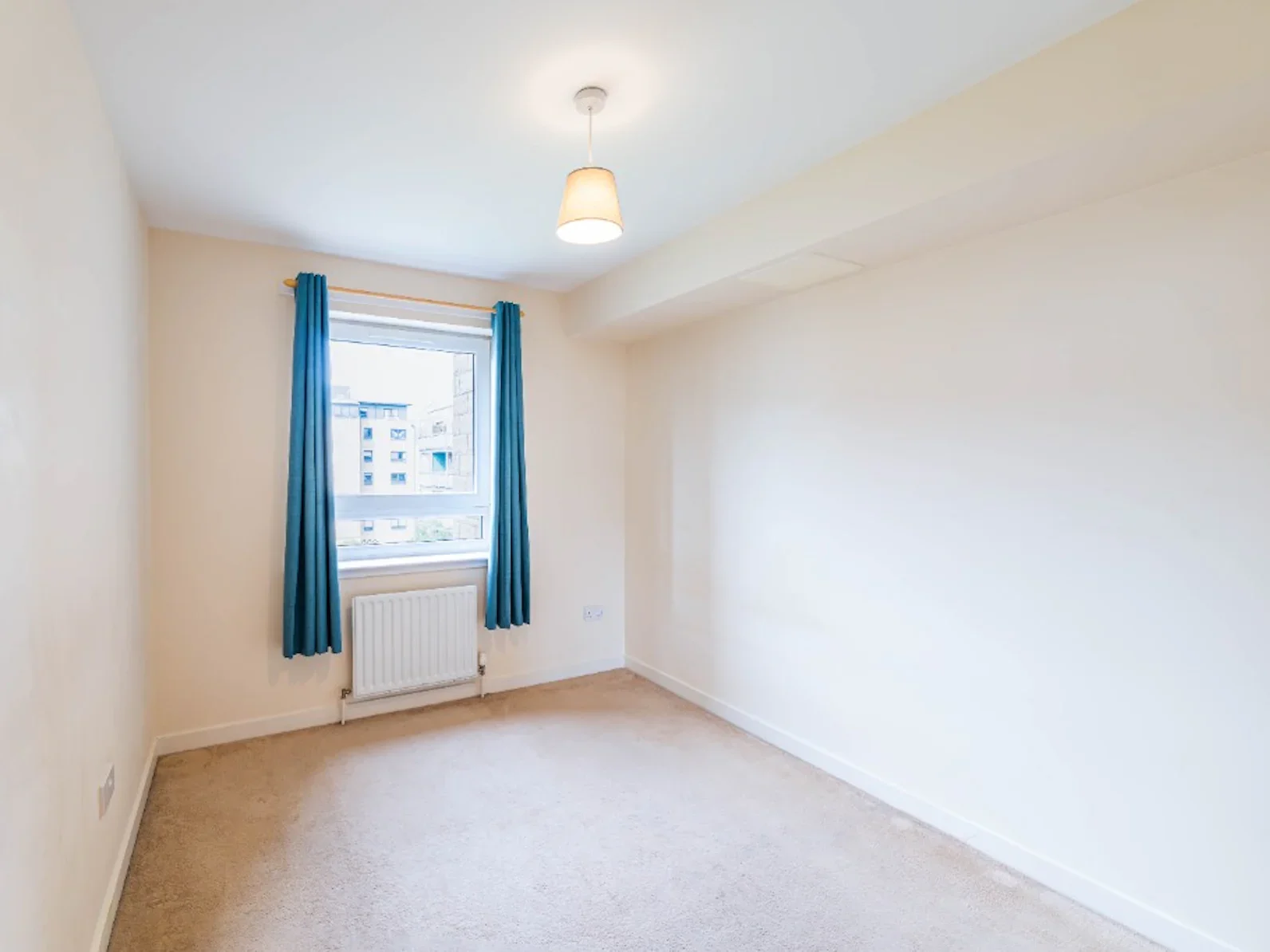 Flat Hawkhill Close in City of Edinburgh