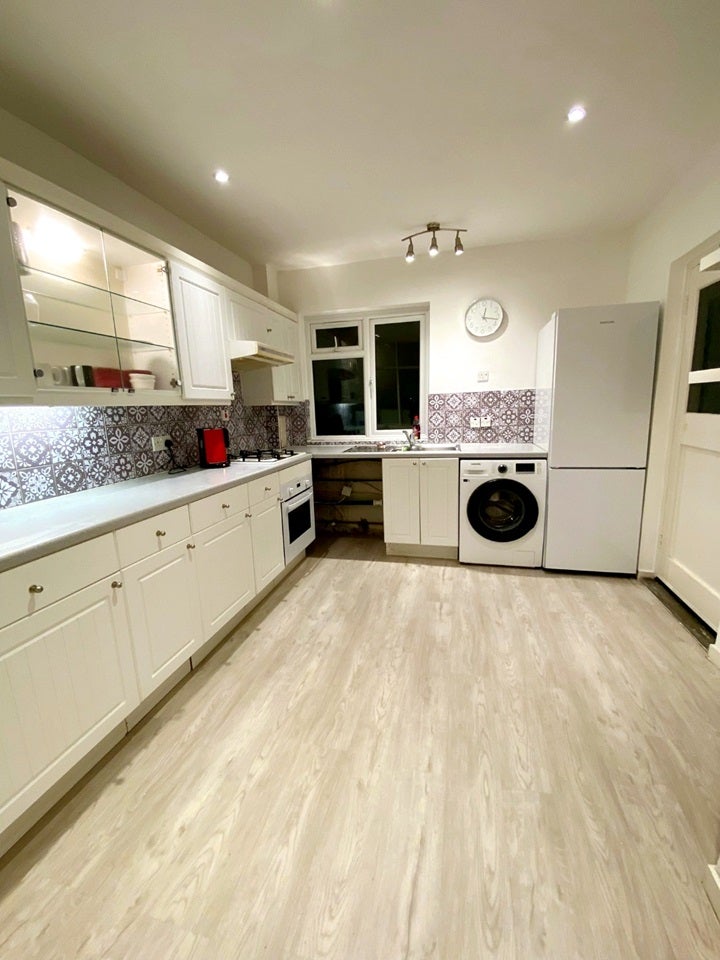 Room Larch Crescent in Greater London