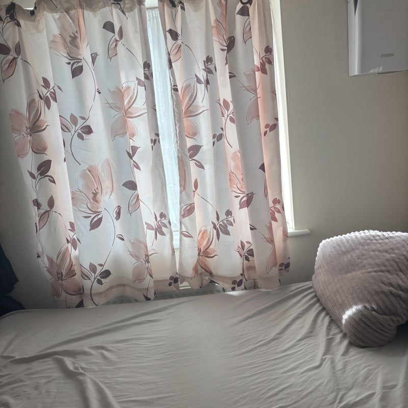 Room Grasshaven Way in Greater London