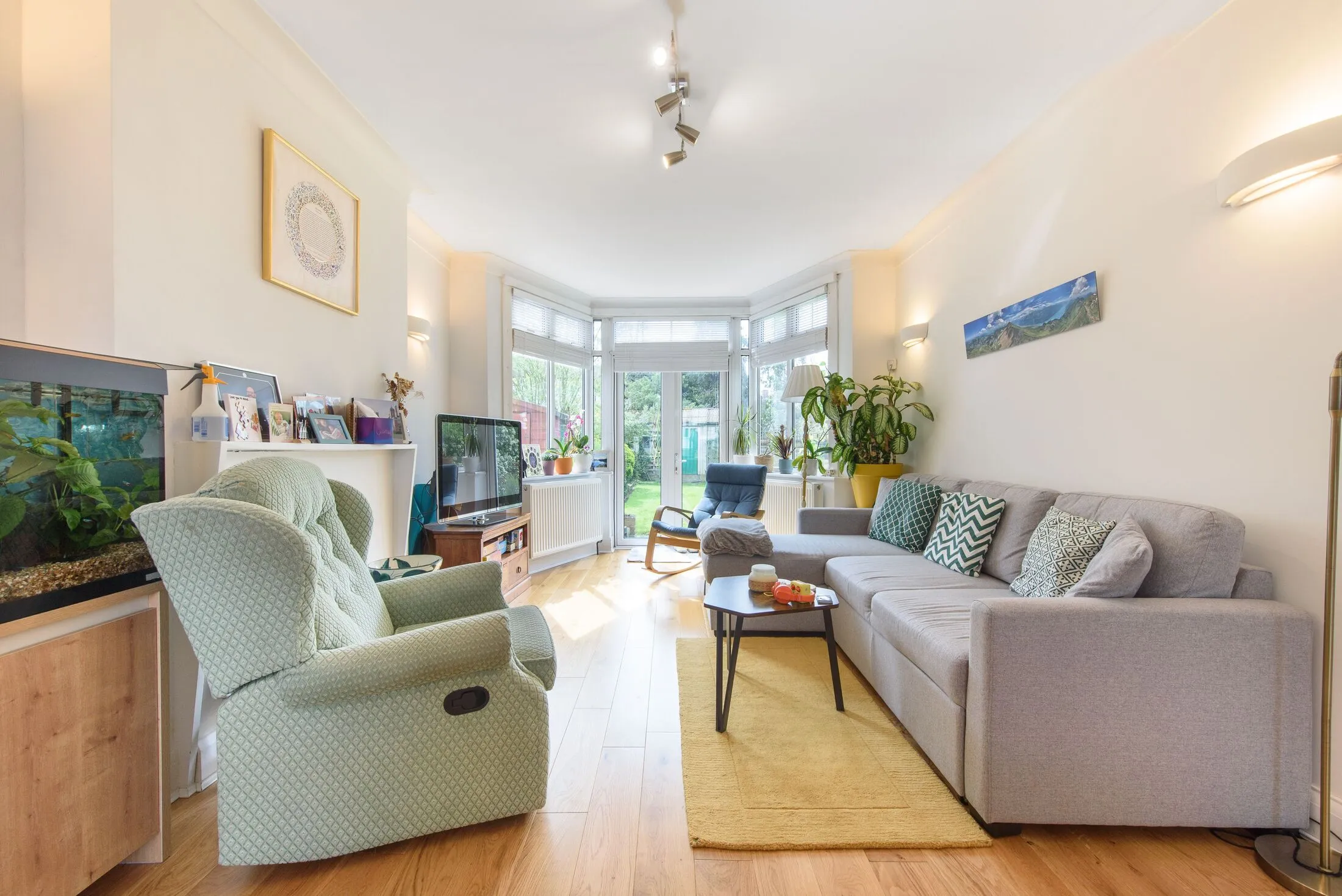 Flat Greyhound Hill in Greater London