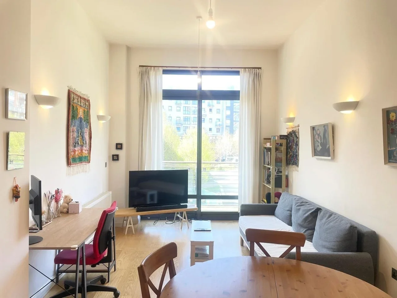 Flat Larden Road in Greater London