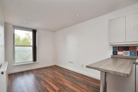 Flat Kingsway in Bedford