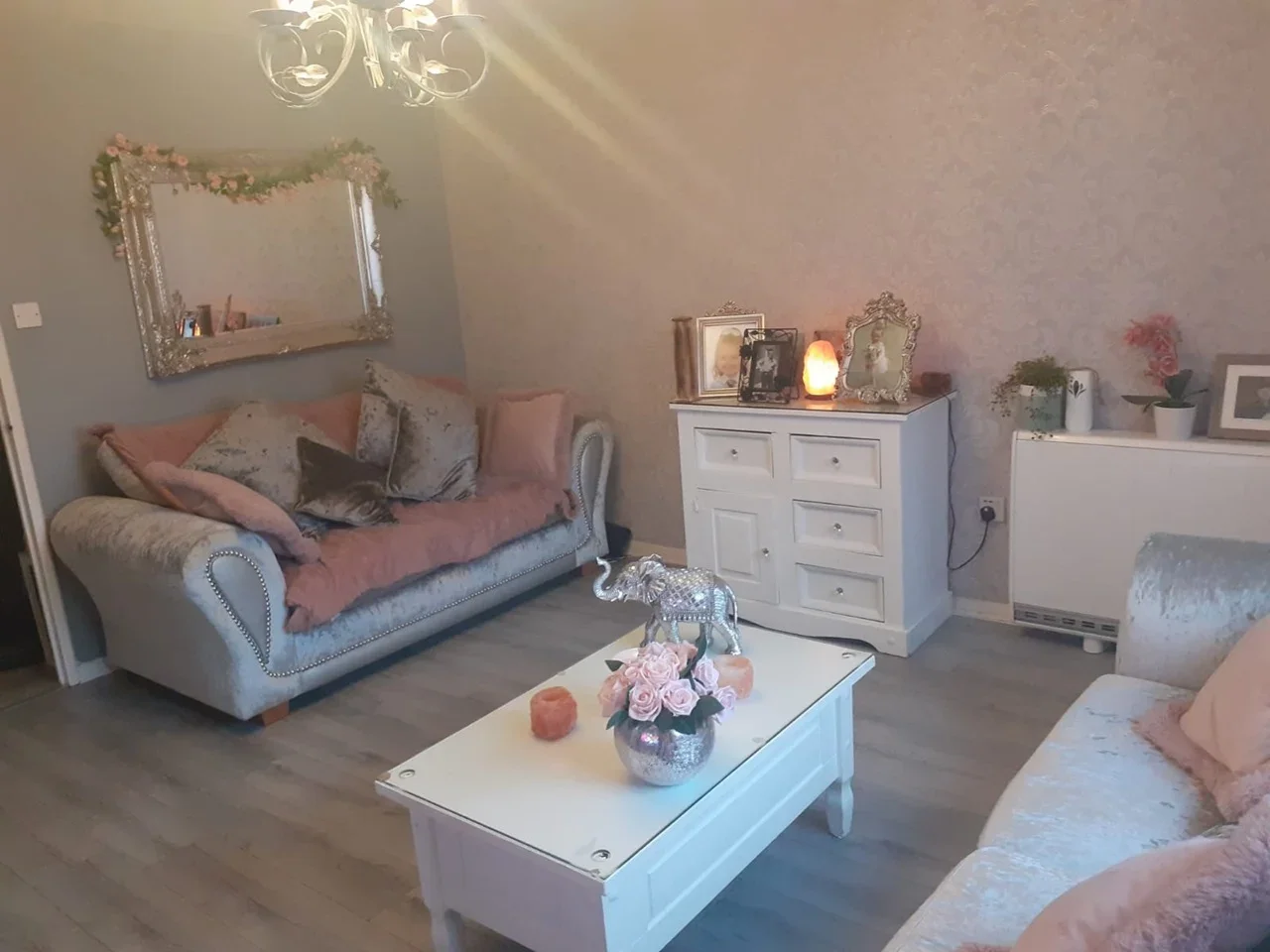 Flat Streamside Close in Greater London