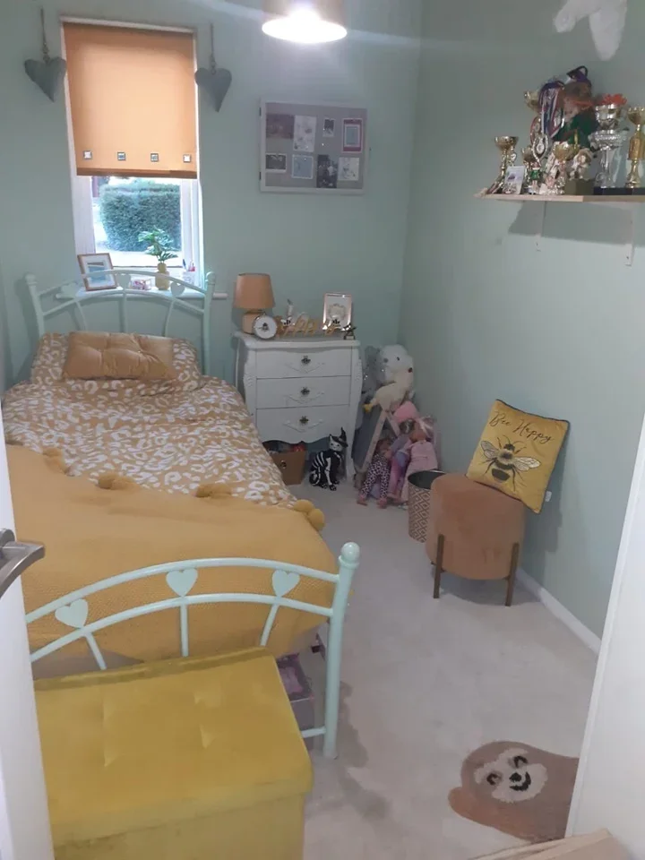 Flat Streamside Close in Greater London