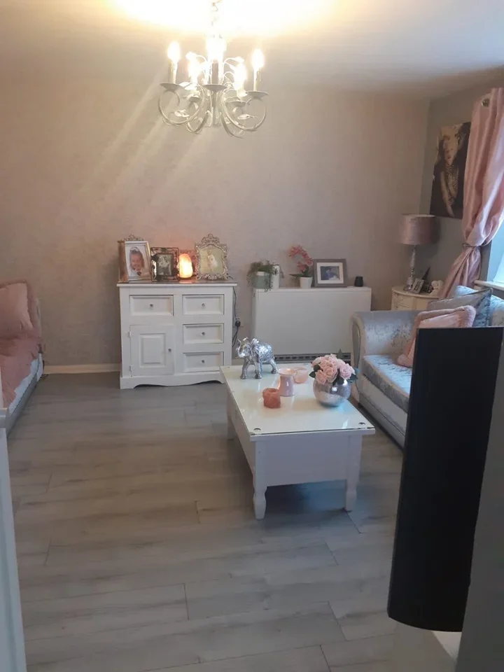Flat Streamside Close in Greater London
