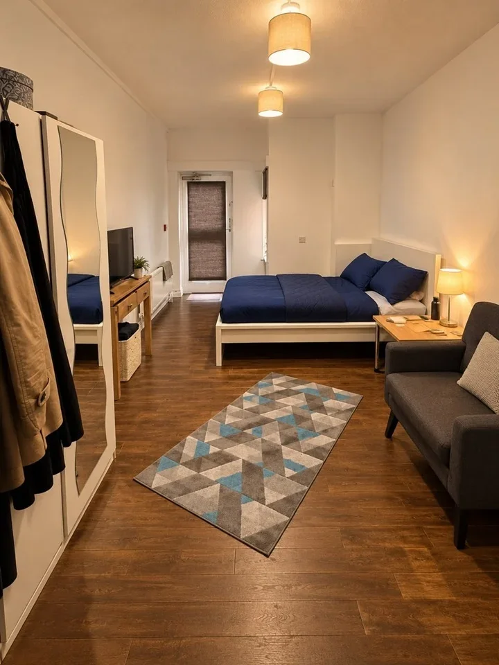 Flat Mapesbury Road in Greater London