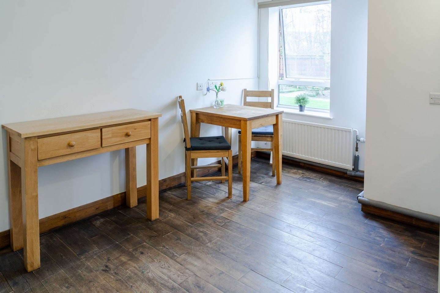 Flat Mapesbury Road in Greater London
