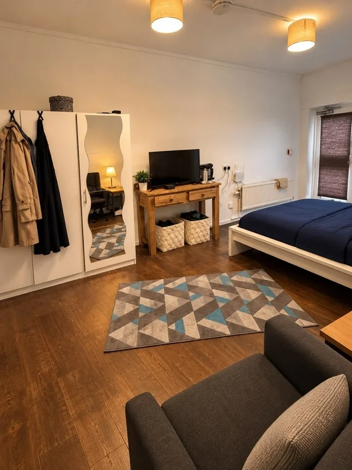 Flat Mapesbury Road in Greater London