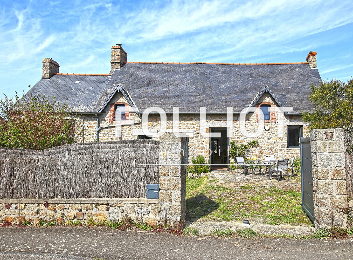 House Rue de la Poste in Carolles