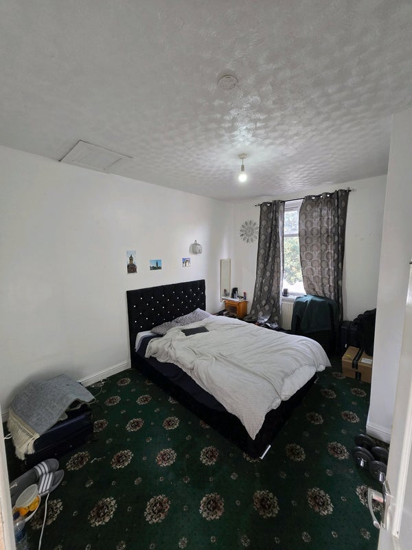 Room Longley Street in Shaw