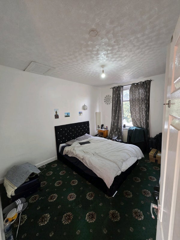 Room Longley Street in Shaw