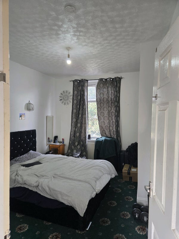 Room Longley Street in Shaw