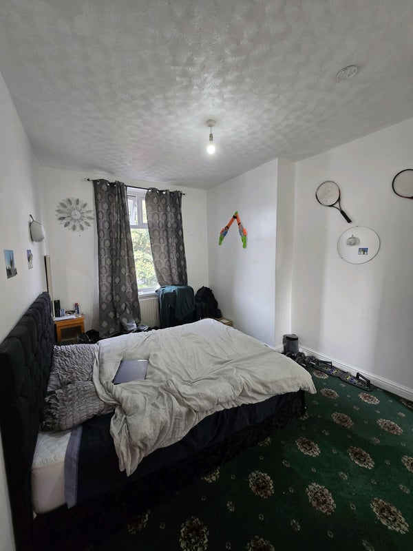 Room Longley Street in Shaw