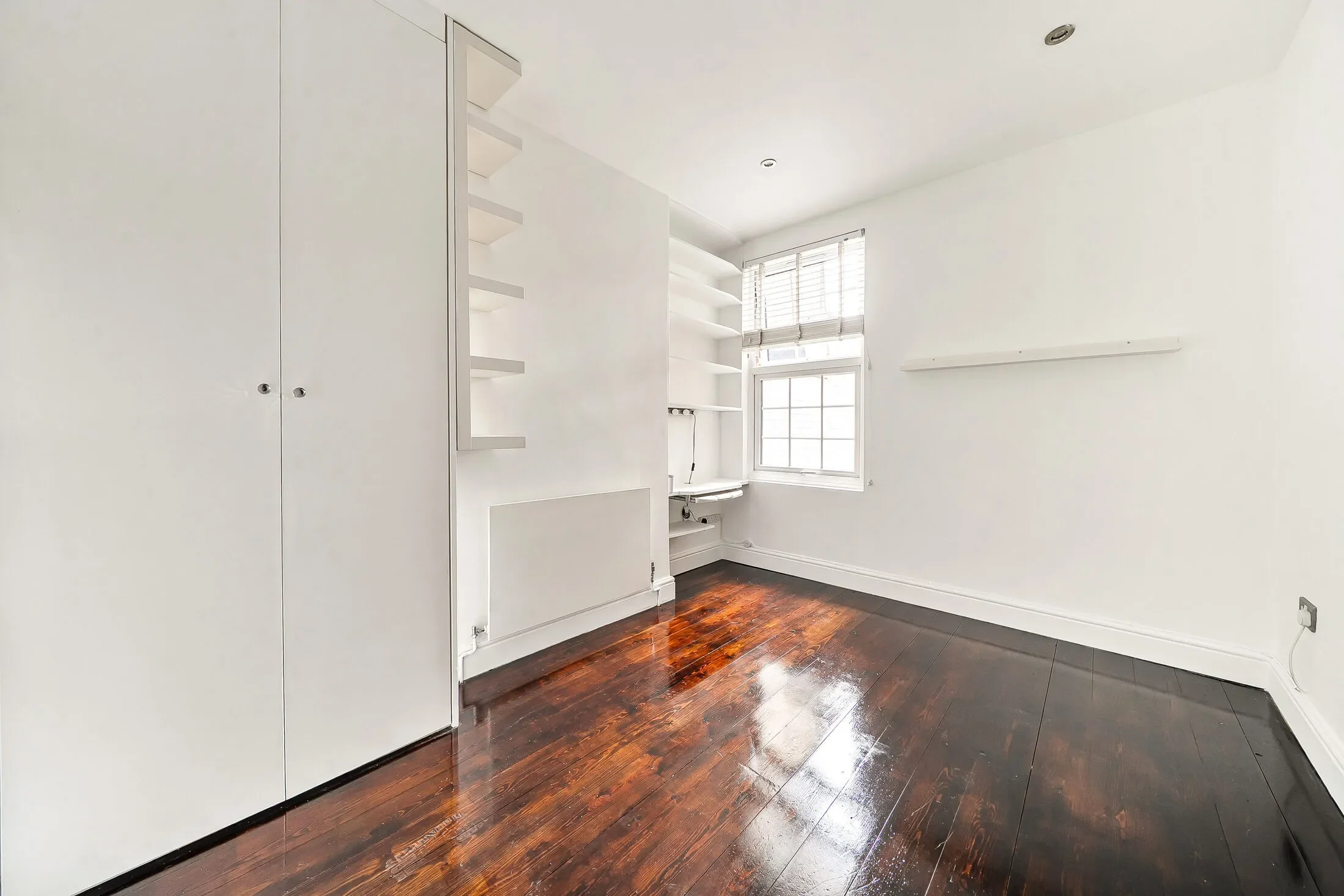 Flat Fielding Road in Greater London