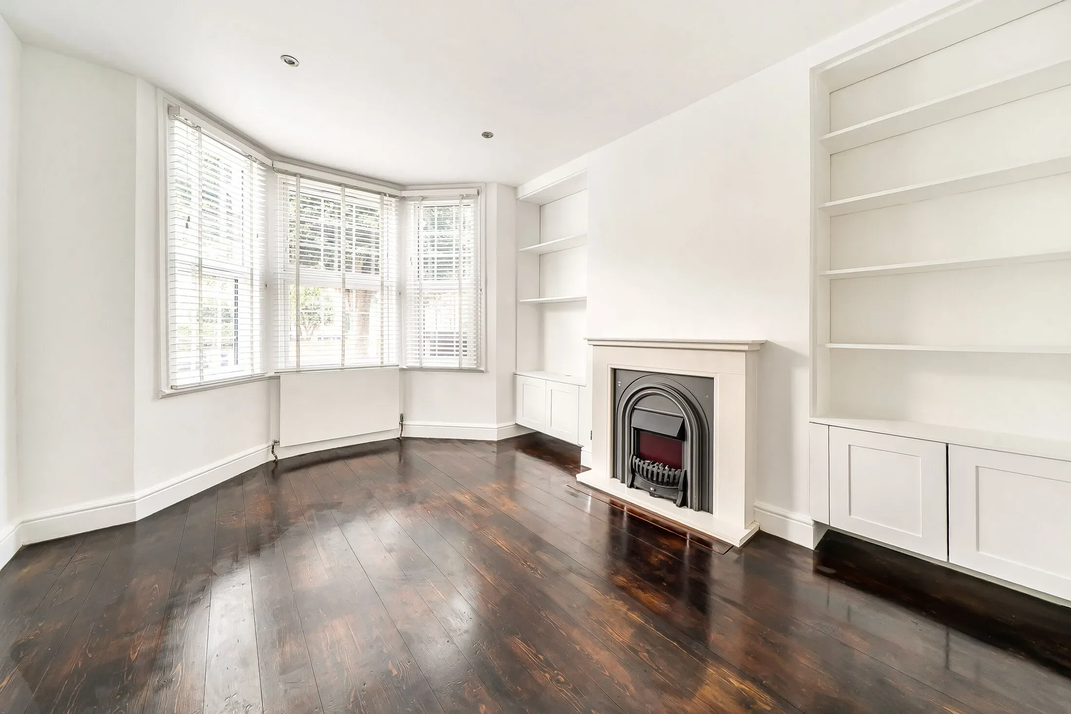 Flat Fielding Road in Greater London