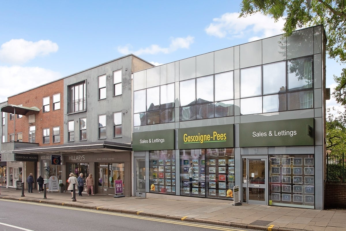 Flat High Street in Guildford