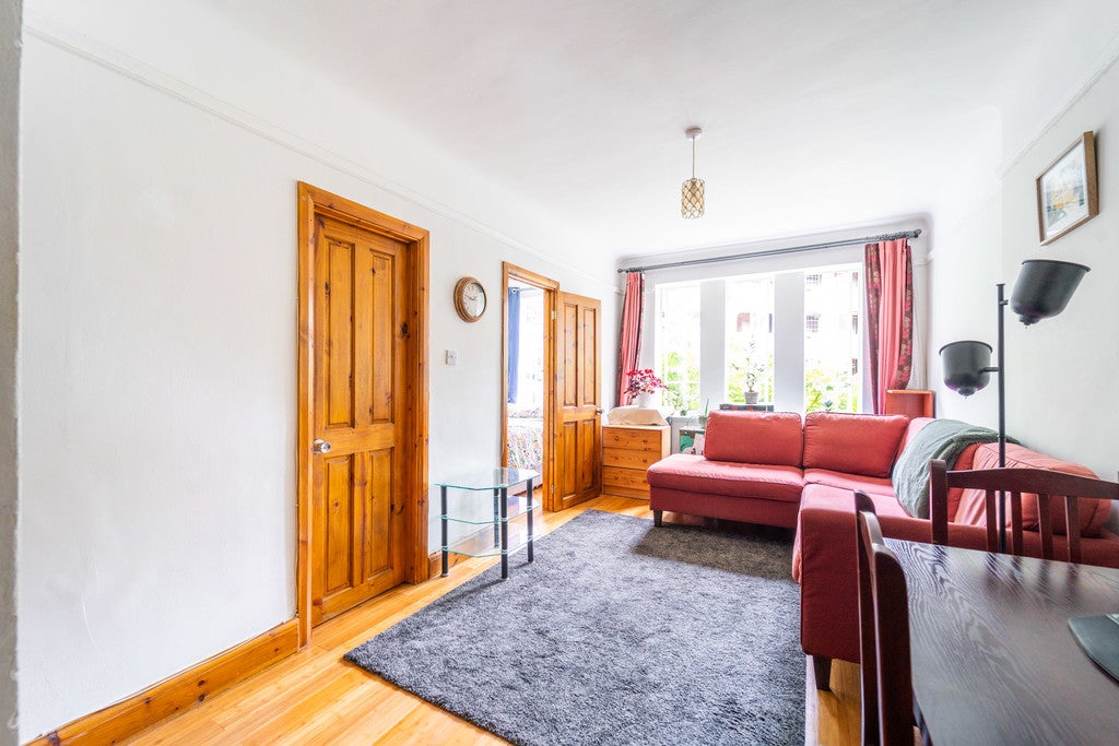 Flat Kilburn Priory in Greater London