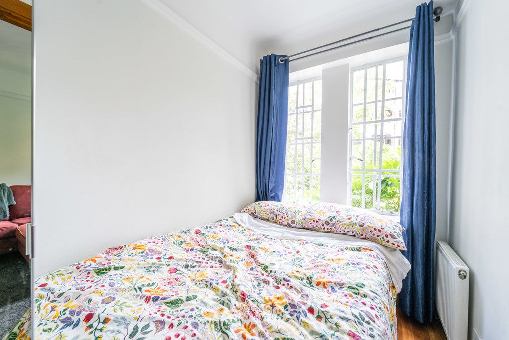 Flat Kilburn Priory in Greater London
