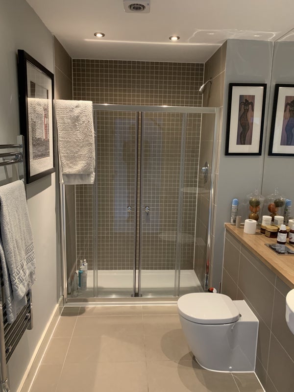 Room Ada Road in Greater London