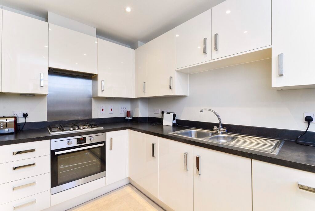Flat Bircholt Grove in Waverley