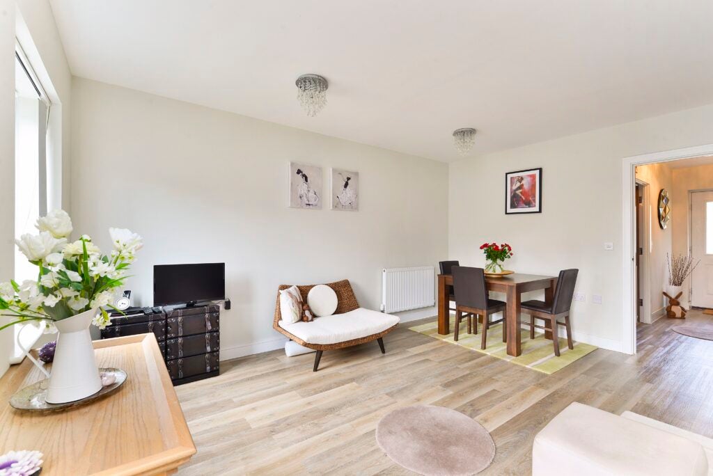 Flat Bircholt Grove in Waverley