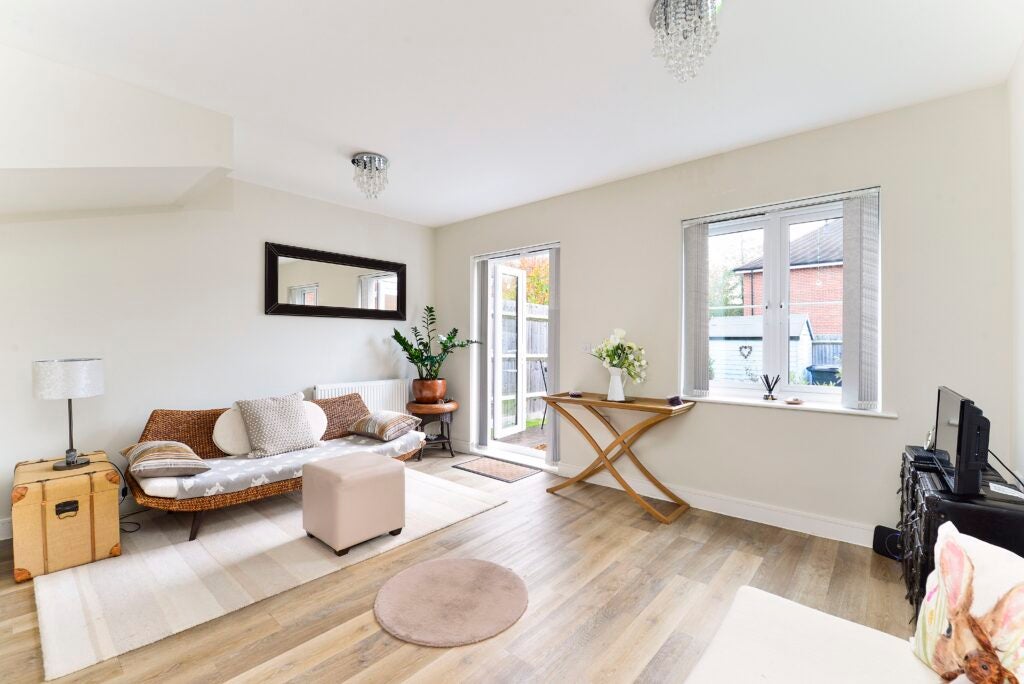 Flat Bircholt Grove in Waverley