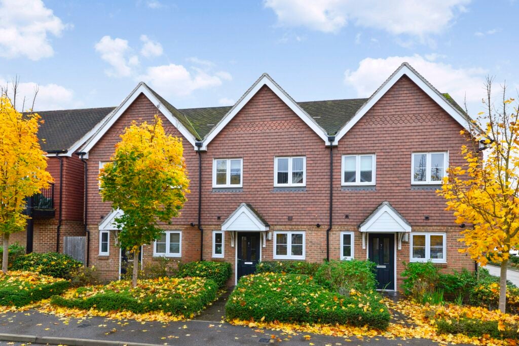 Flat Bircholt Grove in Waverley
