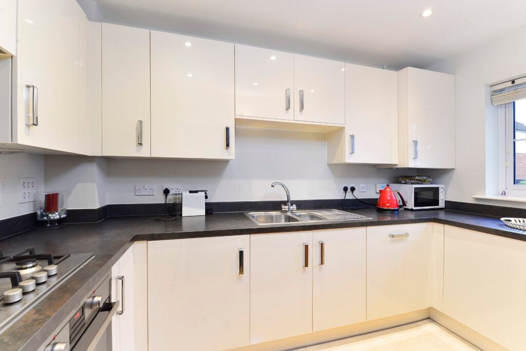 Flat Bircholt Grove in Waverley