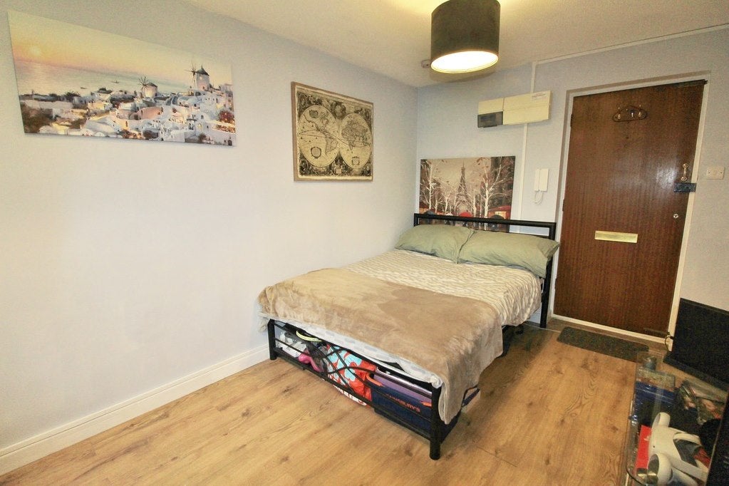 Flat Copnor Road in Portsmouth