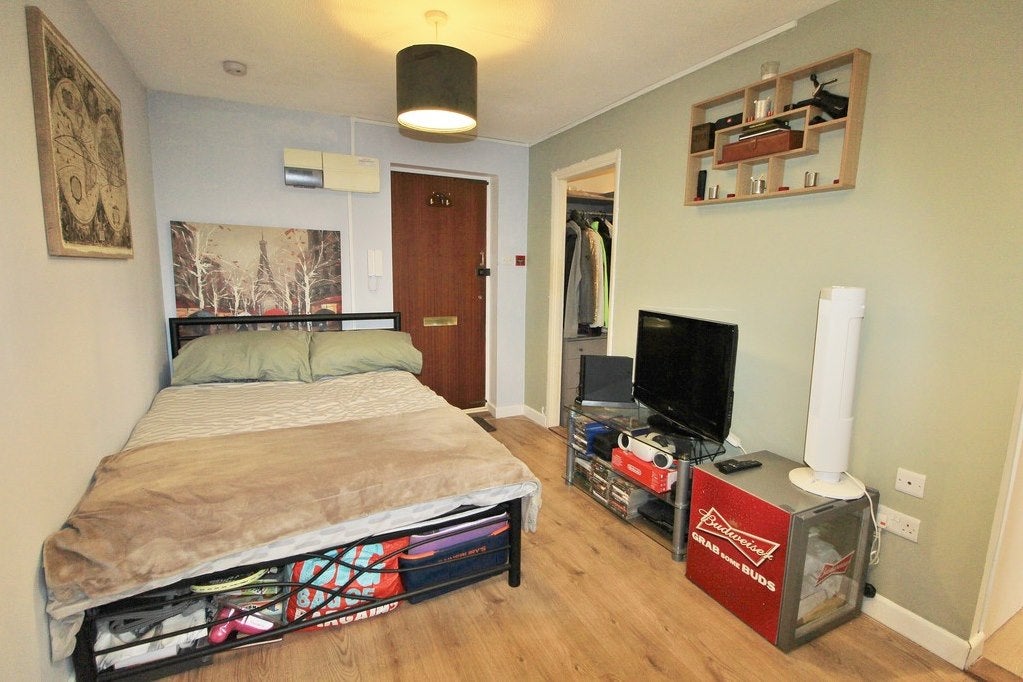 Flat Copnor Road in Portsmouth