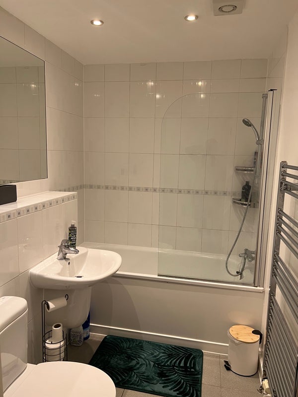 Room Chrisp Street in Greater London