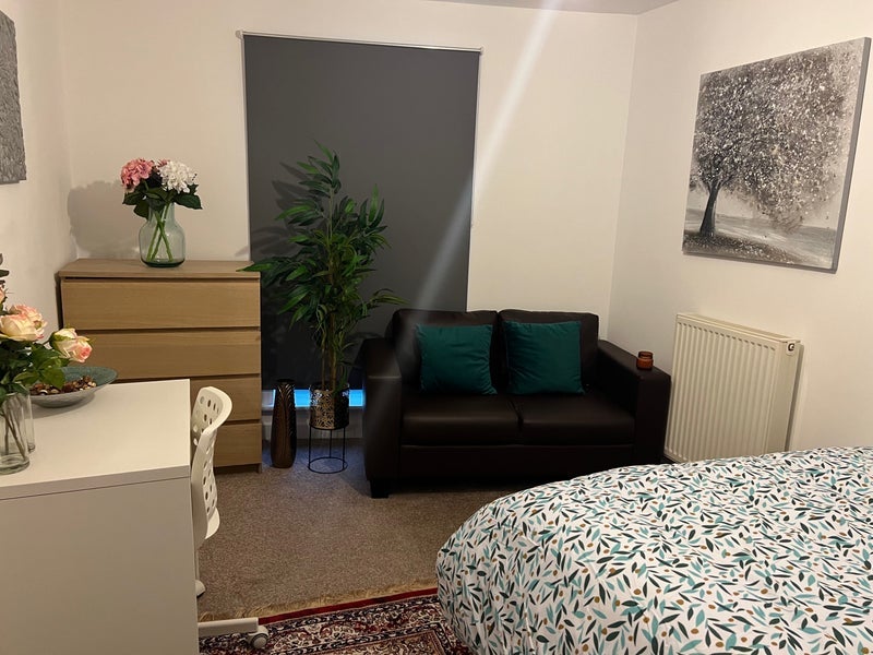 Room Chrisp Street in Greater London