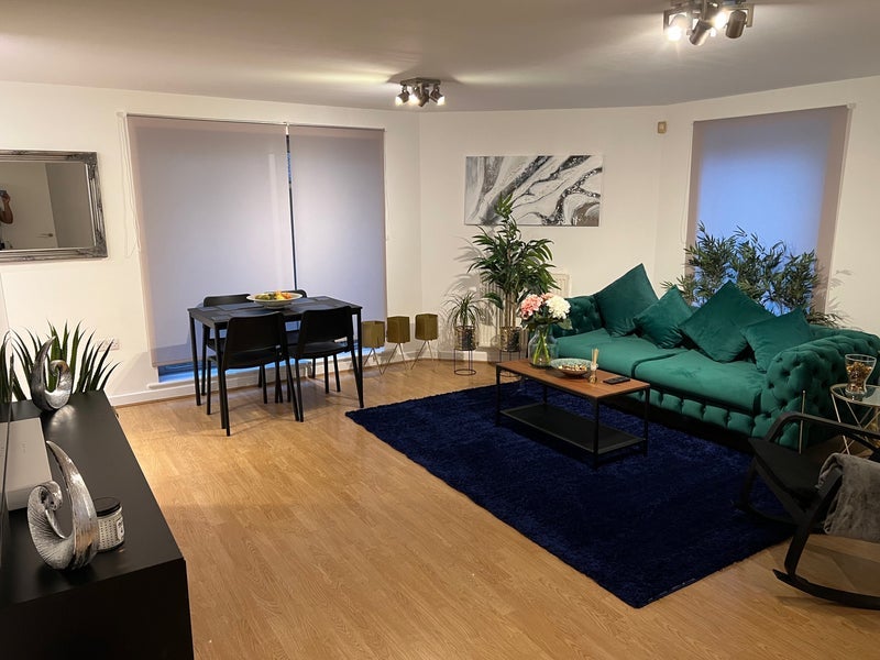 Room Chrisp Street in Greater London