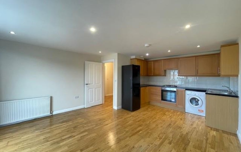 Flat Windsor Close in Greater London