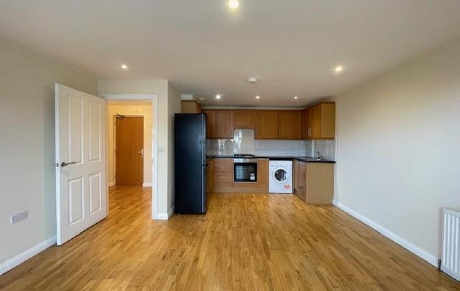 Flat Windsor Close in Greater London