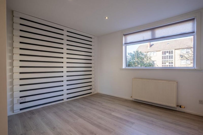 Room Oxgangs Row in City of Edinburgh