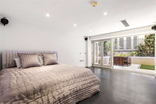 Flat Lancaster Gate in City of Westminster
