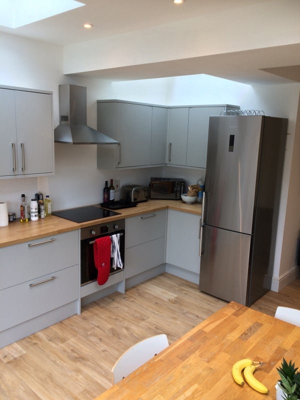 Room Chessel Street in Bristol