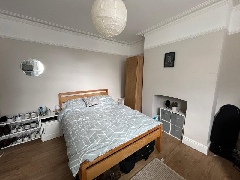 Room Chessel Street in Bristol