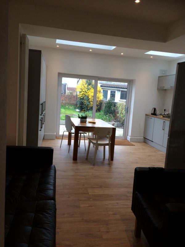 Room Chessel Street in Bristol