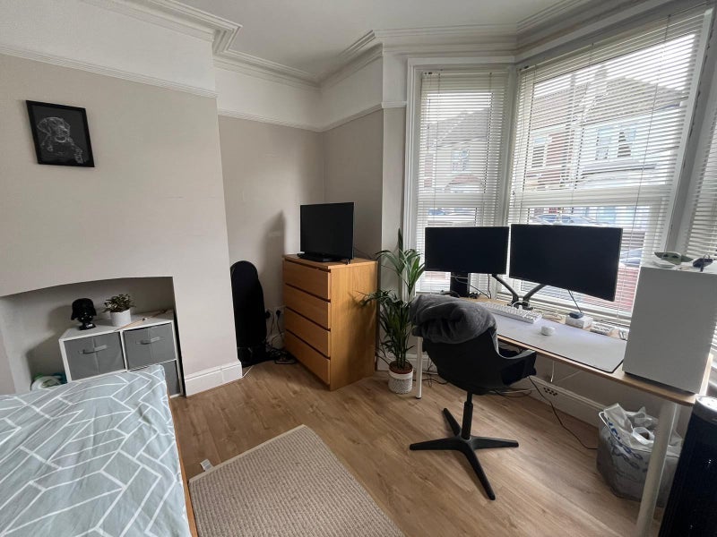 Room Chessel Street in Bristol